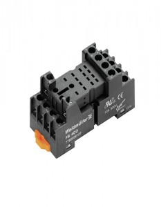 Socket relay